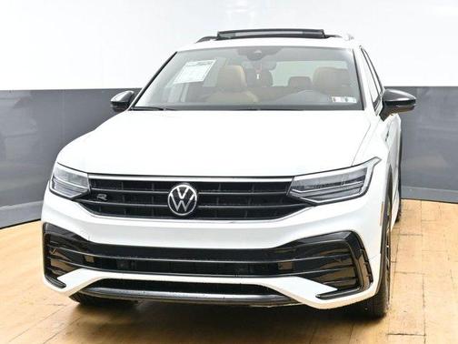 Opal White Pearl Effect 2024 Volkswagen Tiguan 2.0T SE R-Line Black