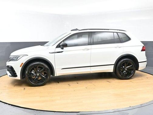 Opal White Pearl Effect 2024 Volkswagen Tiguan 2.0T SE R-Line Black
