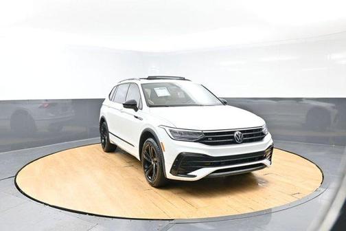 Opal White Pearl Effect 2024 Volkswagen Tiguan 2.0T SE R-Line Black