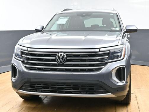 Platinum Gray Metallic 2025 Volkswagen Atlas 2.0T SE w/Technology