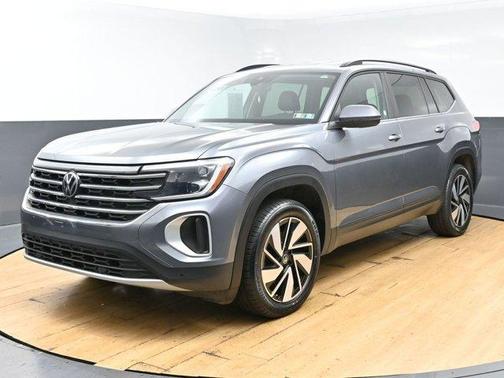 Platinum Gray Metallic 2025 Volkswagen Atlas 2.0T SE w/Technology