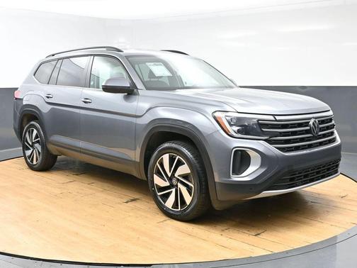 Platinum Gray Metallic 2025 Volkswagen Atlas 2.0T SE w/Technology