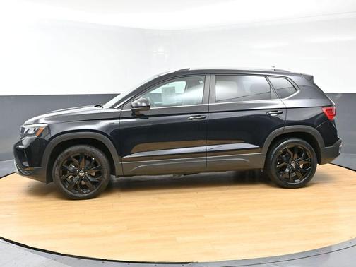 Deep Black Pearl Effect 2023 Volkswagen Taos 1.5T SE