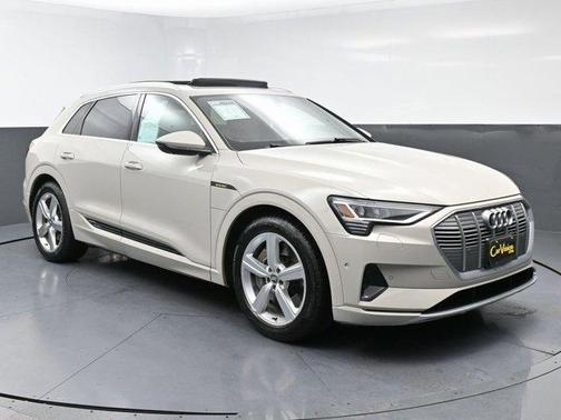 2019 Audi e-tron Premium Plus