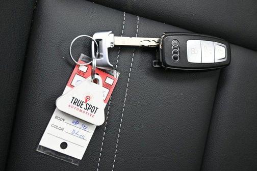 Mythos Black Metallic 2024 Audi Q4 e-tron 55 quattro Premium