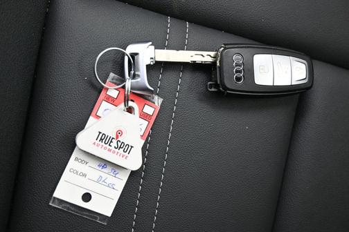 Mythos Black Metallic 2024 Audi Q4 e-tron 55 quattro Premium