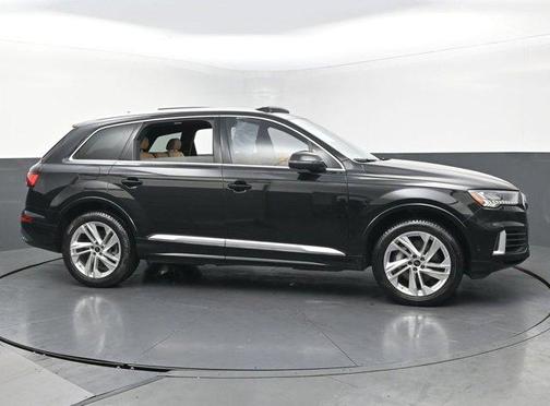 Mythos Black Metallic 2023 Audi Q7 55 Premium Plus