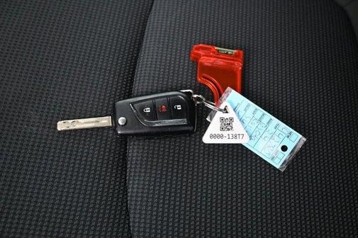 Ice 2024 Toyota RAV4 LE