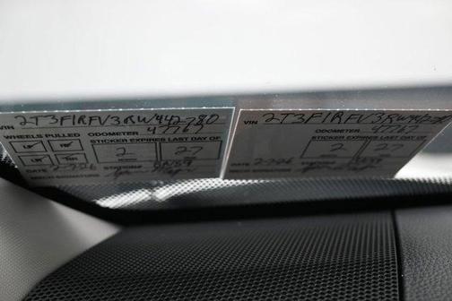 Ice 2024 Toyota RAV4 LE