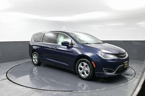 2017 Chrysler Pacifica Hybrid Touring Plus
