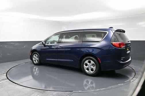2017 Chrysler Pacifica Hybrid Touring Plus