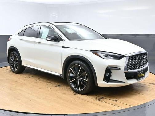 Majestic White 2023 INFINITI QX55 LUXE