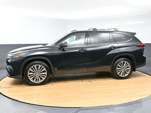 Black 2022 Toyota Highlander Platinum