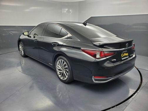 2021 Lexus ES 300h Ultra Luxury