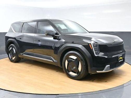 Aurora Black Pearl 2024 Kia EV9 Light Short Range