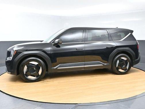 Aurora Black Pearl 2024 Kia EV9 Light Short Range