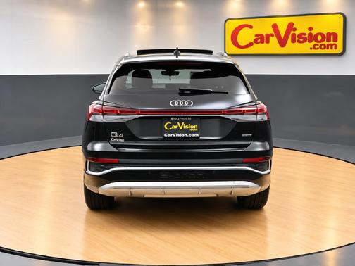 Mythos Black Metallic 2024 Audi Q4 e-tron 55 quattro Premium