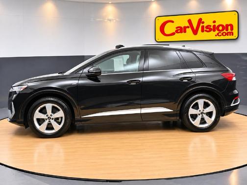 Mythos Black Metallic 2024 Audi Q4 e-tron 55 quattro Premium