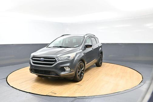 Magnetic 2017 Ford Escape SE