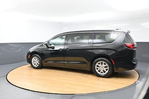 Diamond Black 2025 Chrysler Pacifica Select