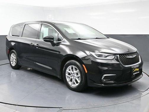 2024 Chrysler Pacifica Touring-L