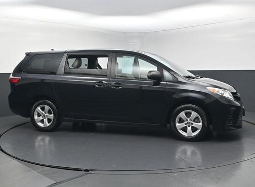 Midnight Black Metallic 2020 Toyota Sienna L