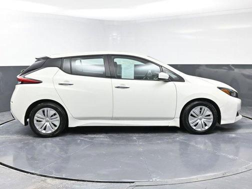 Glacier White 2023 Nissan Leaf S