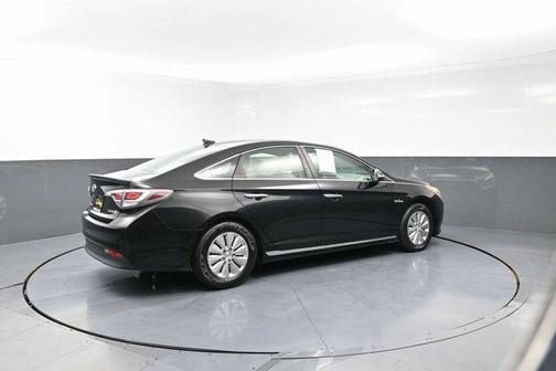 2016 Hyundai SONATA Hybrid SE