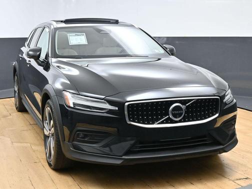 Black 2025 Volvo V60 Cross Country B5 Plus