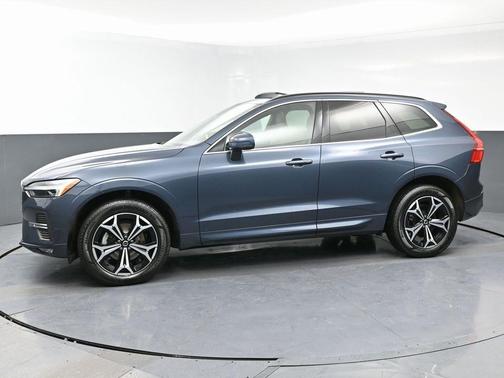 2022 Volvo XC60 B5 Momentum