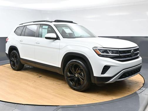 Pure White 2023 Volkswagen Atlas 3.6L SE w/Technology