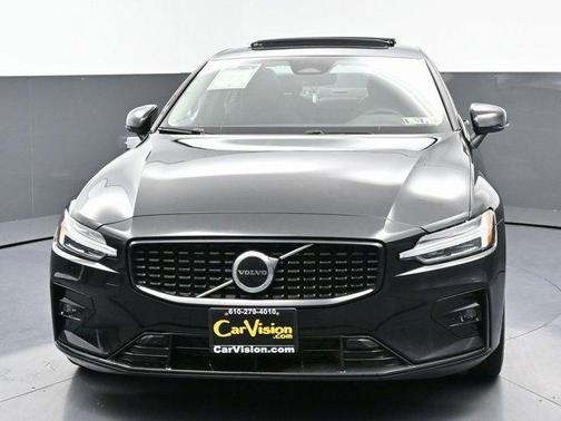 2024 Volvo S60 B5 Core Dark Theme