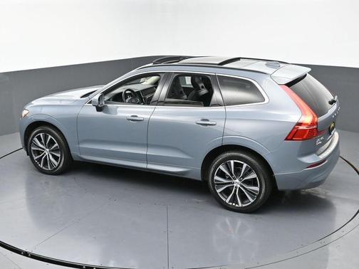 2022 Volvo XC60 B5 Momentum