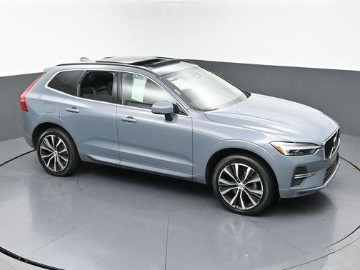 2022 Volvo XC60 B5 Momentum