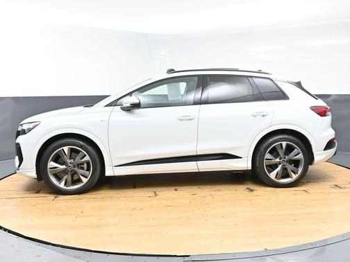 Glacier White Metallic 2024 Audi Q4 e-tron 55 quattro Premium