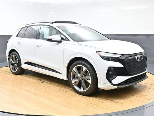 Glacier White Metallic 2024 Audi Q4 e-tron 55 quattro Premium