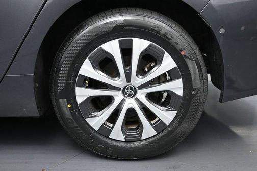 2022 Toyota Prius LE