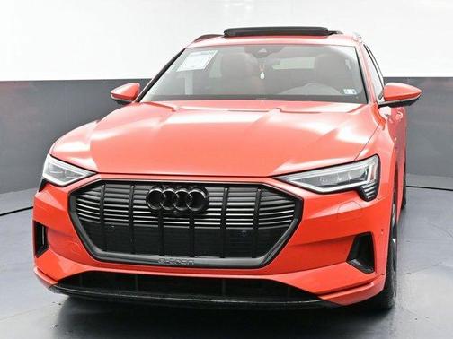 2022 Audi e-tron Premium Plus