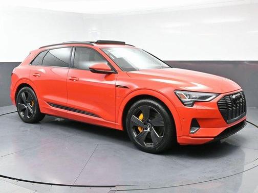 2022 Audi e-tron Premium Plus