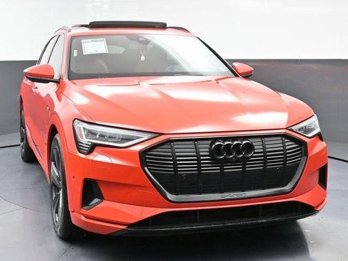 2022 Audi e-tron Premium Plus