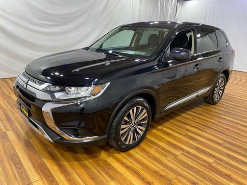 Photo 5 of 49 of 2020 Mitsubishi Outlander ES