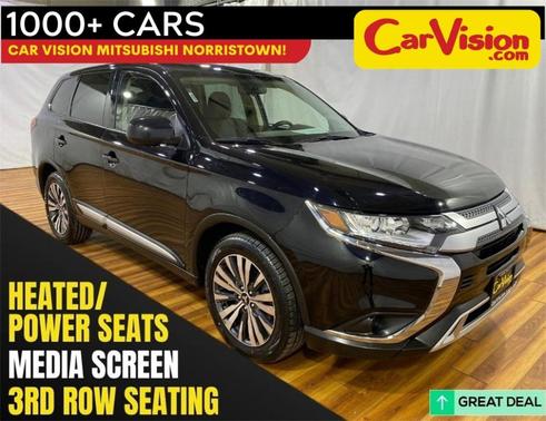 Photo 1 of 49 of 2020 Mitsubishi Outlander ES