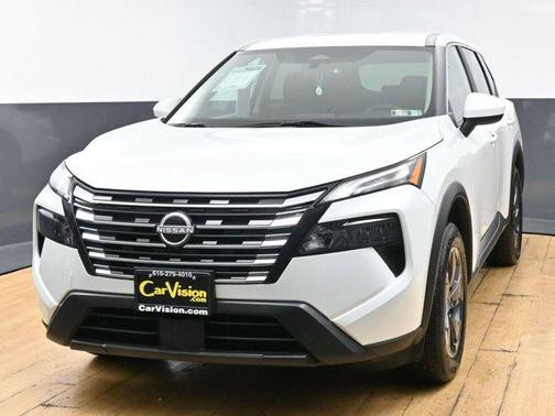 Everest White P 2024 Nissan Rogue SV