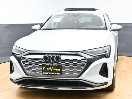 Glacier White Metallic 2024 Audi Q8 e-tron Premium