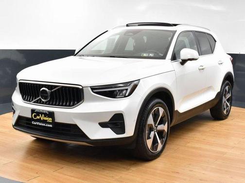 2024 Volvo XC40 B5 Plus Bright Theme