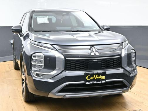 Graphite Gray 2025 Mitsubishi Outlander SE