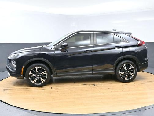 Labrador Black Pearl 2023 Mitsubishi Eclipse Cross SE