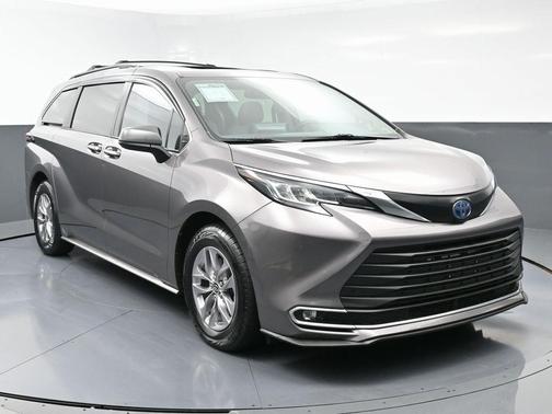 2022 Toyota Sienna XLE