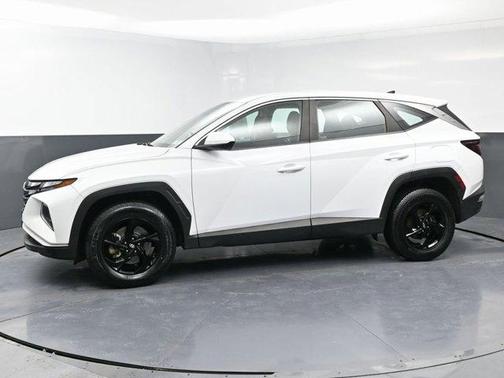 2022 Hyundai TUCSON SE