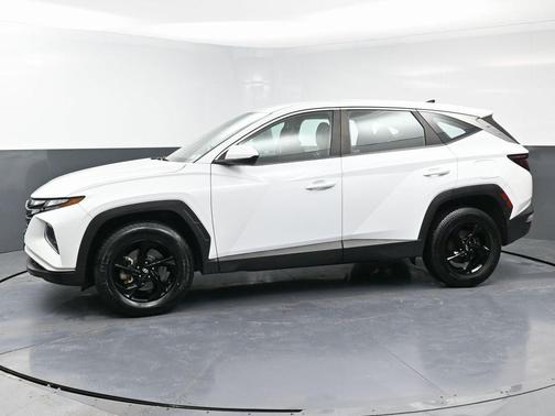 2022 Hyundai TUCSON SE
